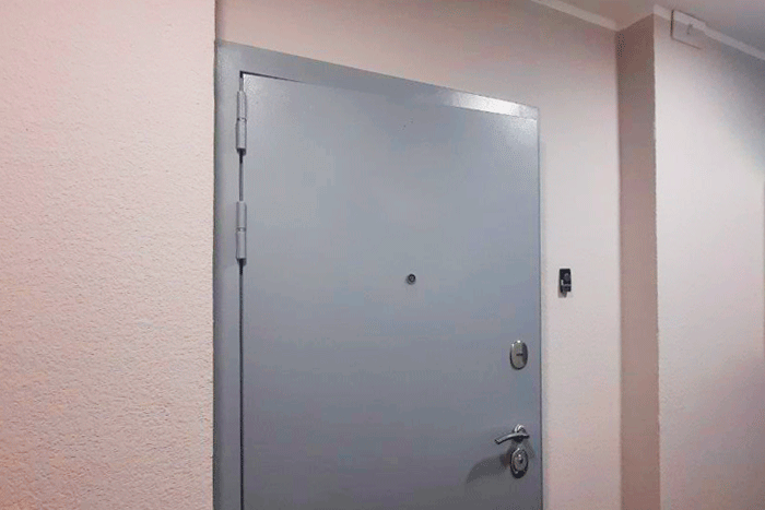 Как самостоятельно установить входную дверь: шаг за шагом